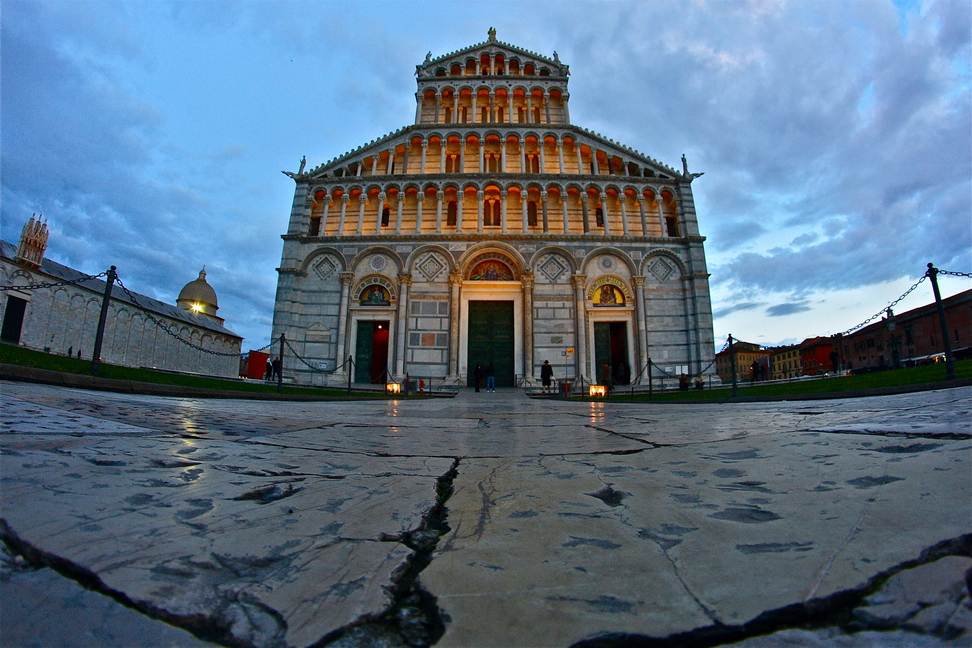 La strada verso la cattedrale.JPG